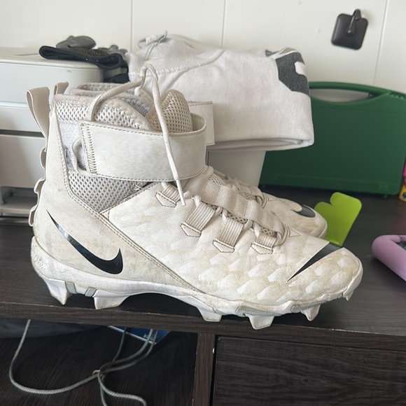 Nike Cleats - Picture 2 of 5